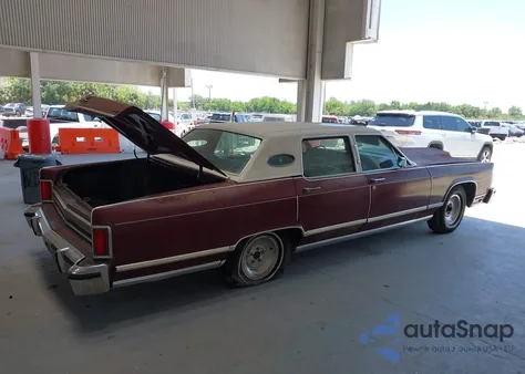 1978 Lincoln Continental z USA, uszkodzony, nr VIN 8YB2A902043